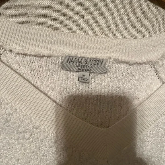 Warm & Cozy Lifestyle White V-Neck Long Sleeve Sweater Size M - Picture 3 of 4